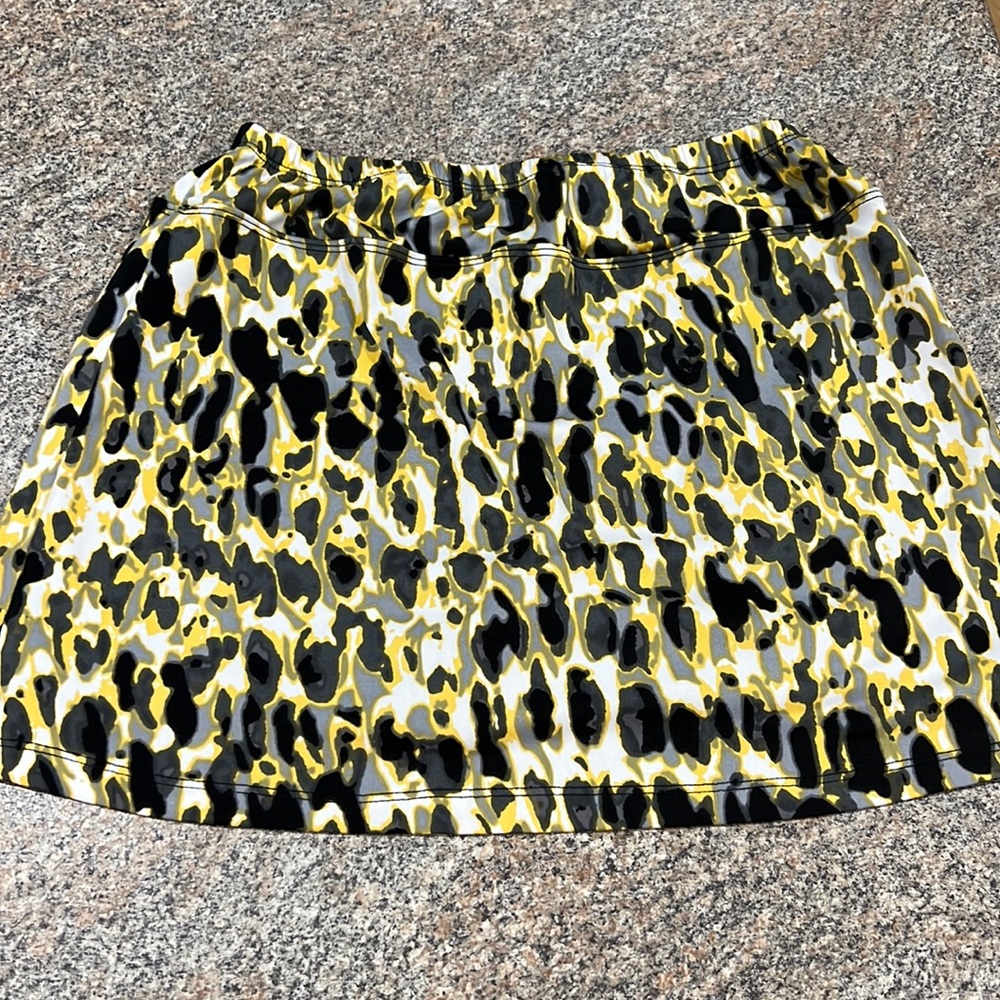 B Skinz skort size medium